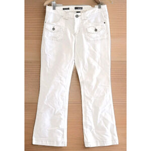 a.n.a A New Approach Jeans Petite Size 6P Modern Flare Leg Stretch White Denim